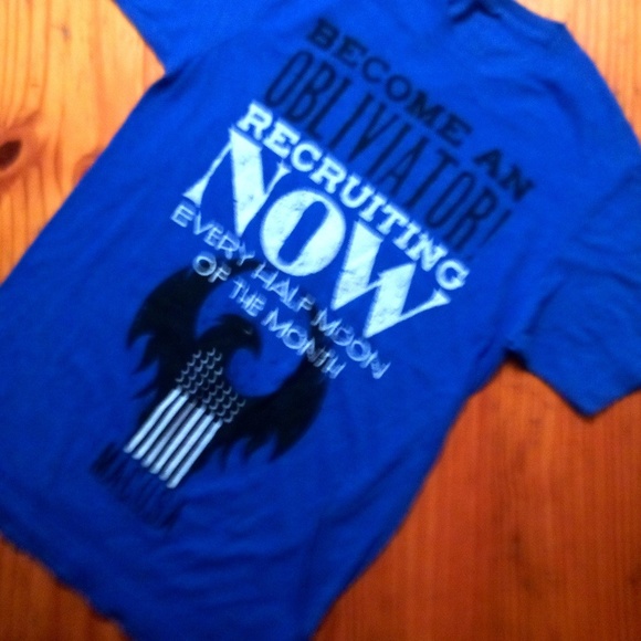 T-Shirt - Picture 3 of 6